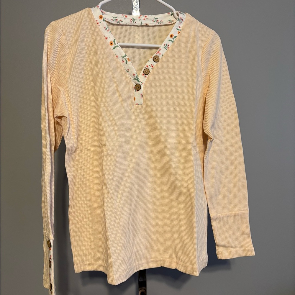 Unbranded thermal V neck henley ivory with floral trim and long sleeves buttons